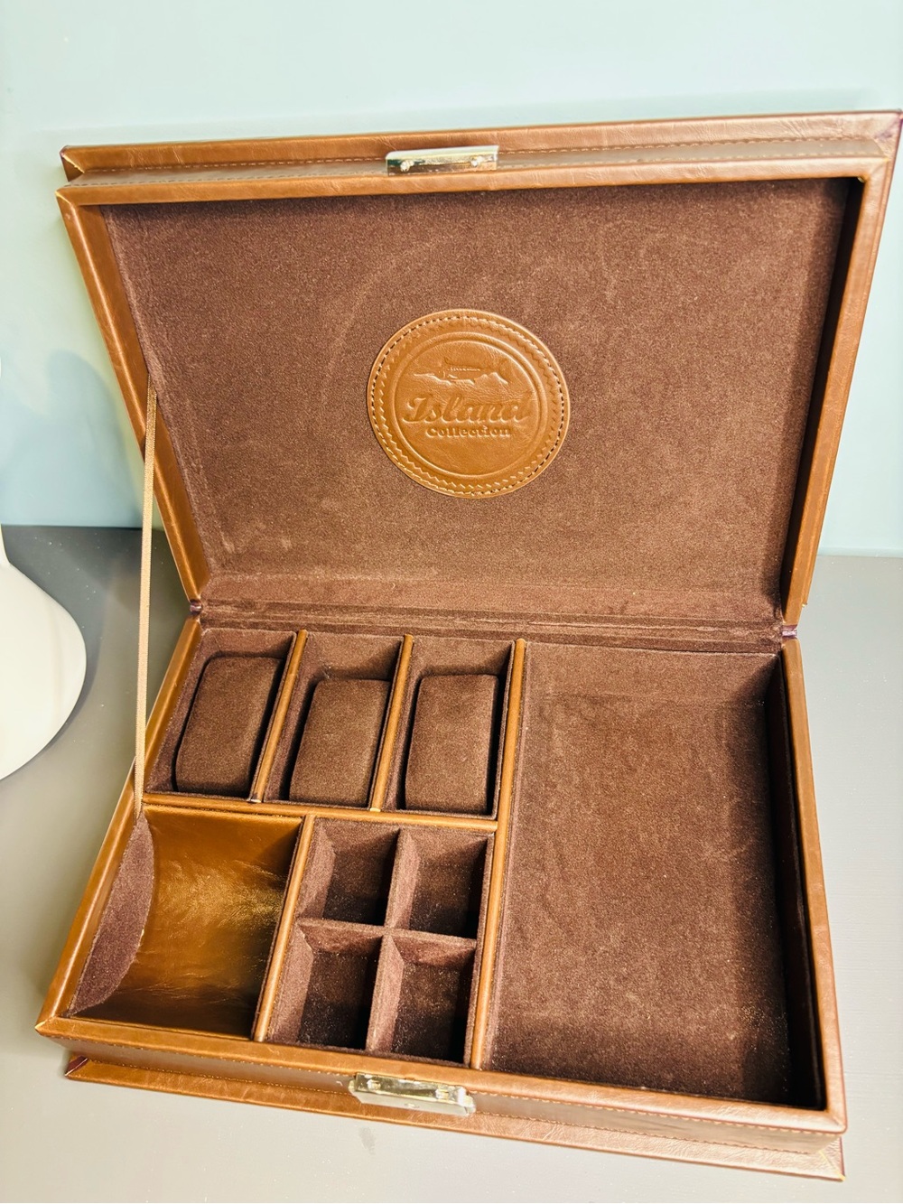Vintage Leather Jewelry Box - Picture 2 of 8